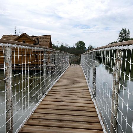 Les Cabanes Flottantes Givrauval Luaran gambar