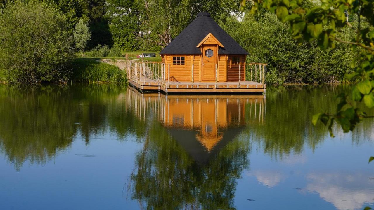 Les Cabanes Flottantes Givrauval Luaran gambar