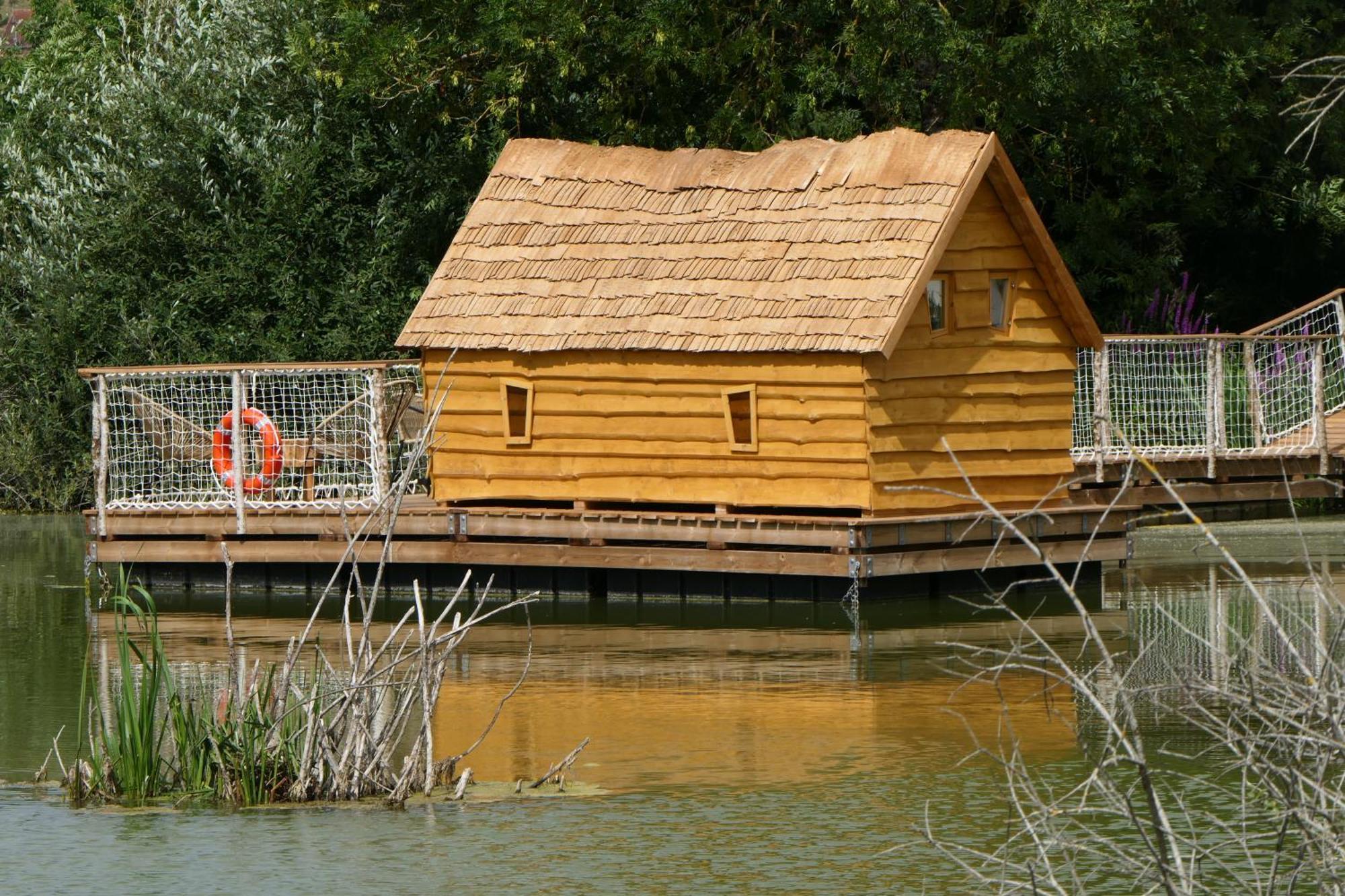 Les Cabanes Flottantes Givrauval Luaran gambar